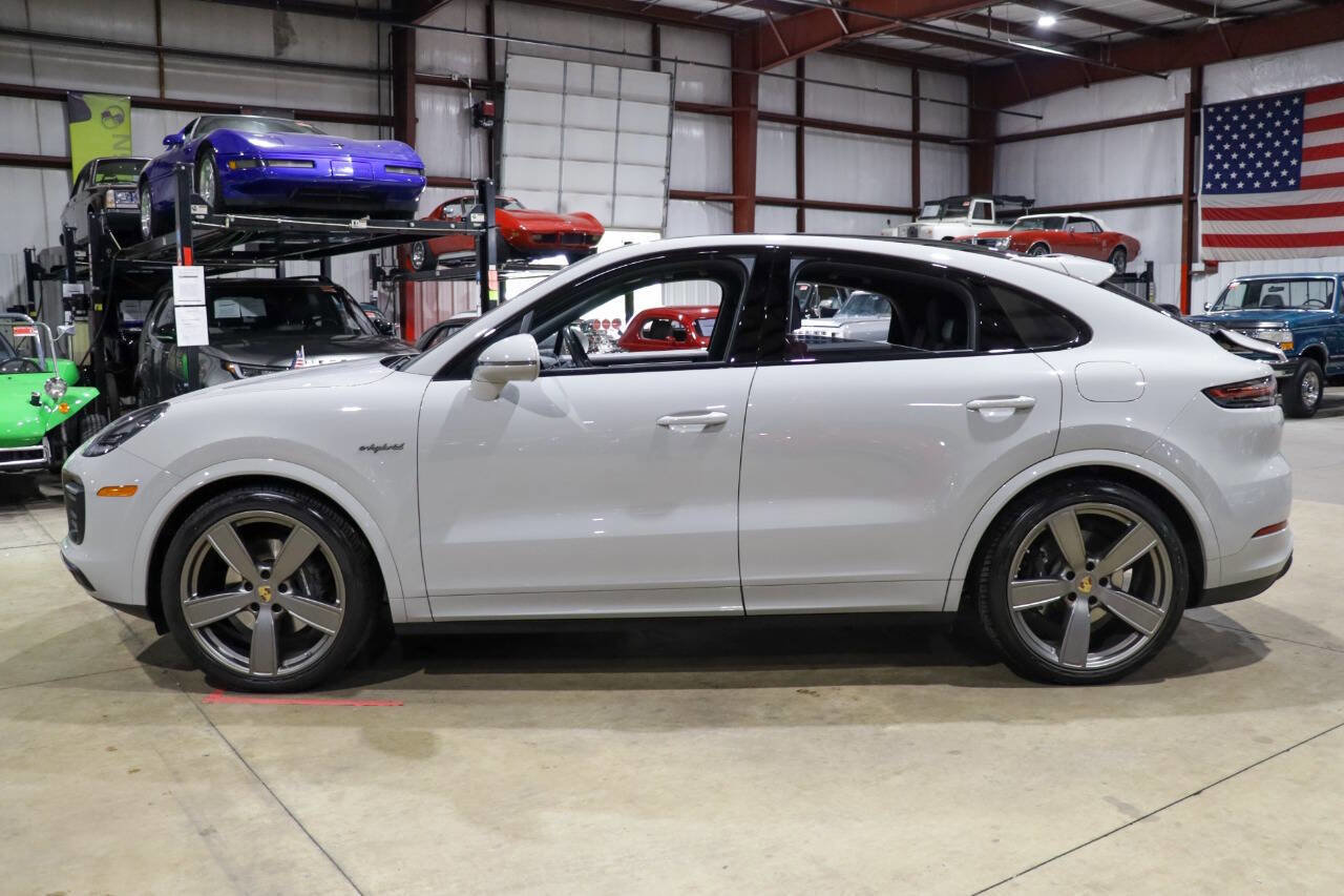 Used 2022 Porsche Cayenne Platinum Edition image 5