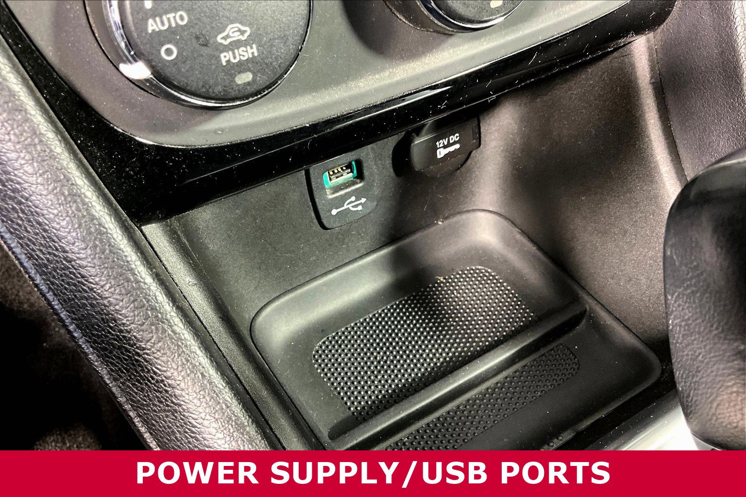 Used 2011 Chrysler 200 S FWD image 13