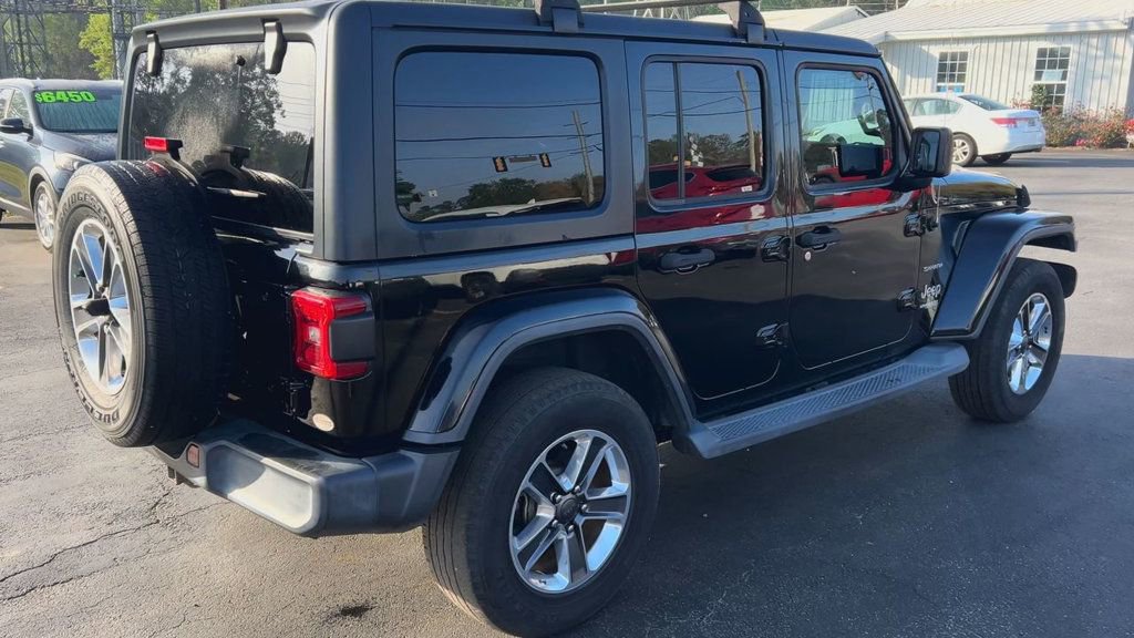Used 2018 Jeep Wrangler Unlimited Sahara AWD/4WD image 8