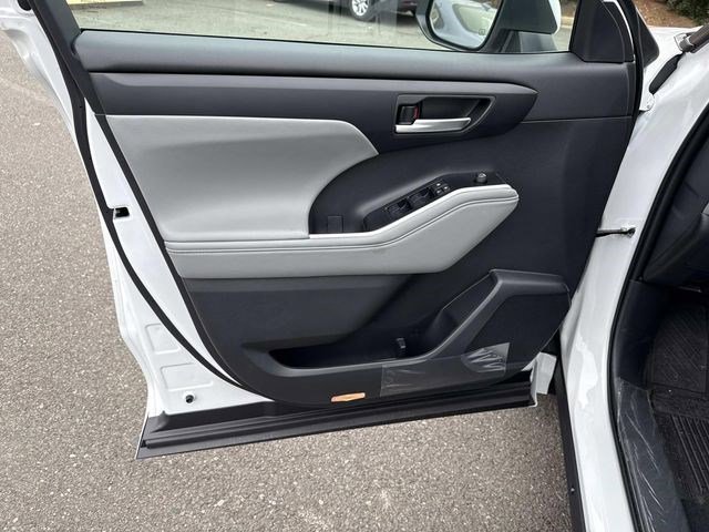 Used 2026 Toyota Highlander XLE image 13