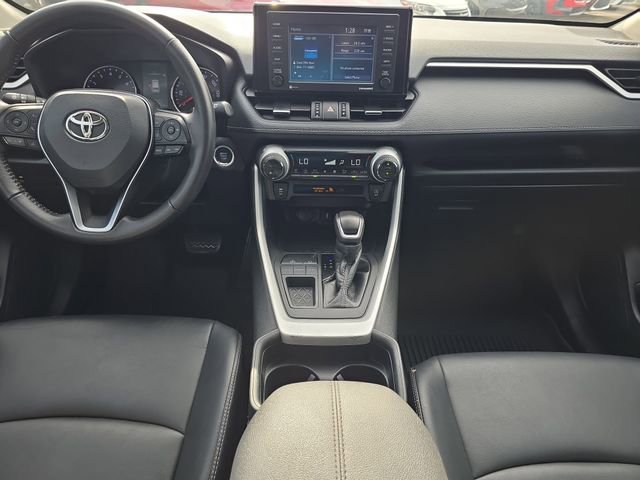Used 2021 Toyota RAV4 XLE Premium image 17