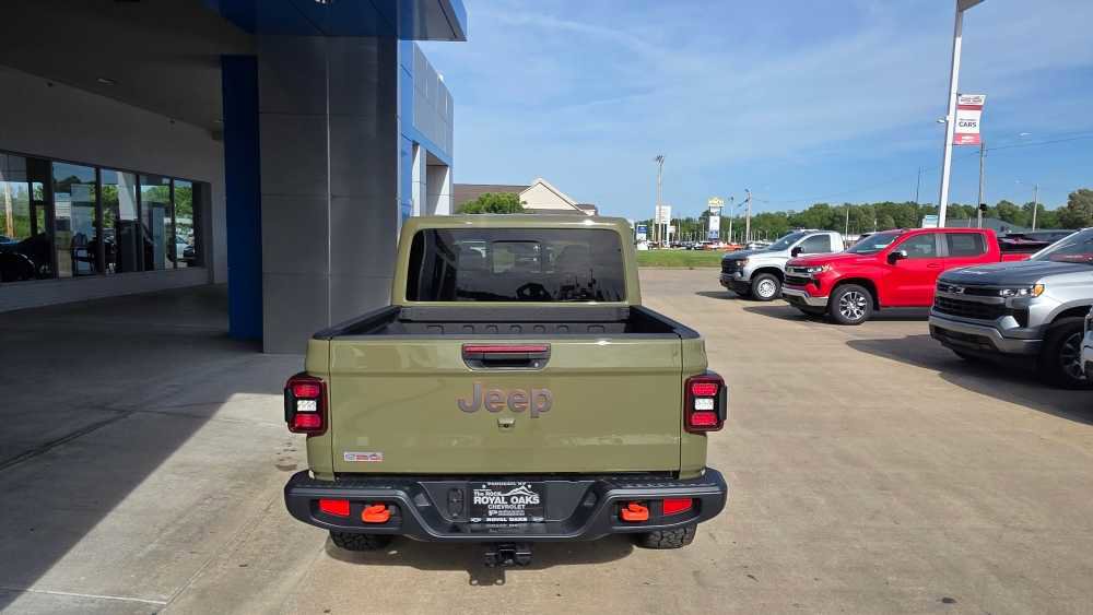 Used 2025 Jeep Gladiator Mojave w/ Convenience Group AWD/4WD image 4