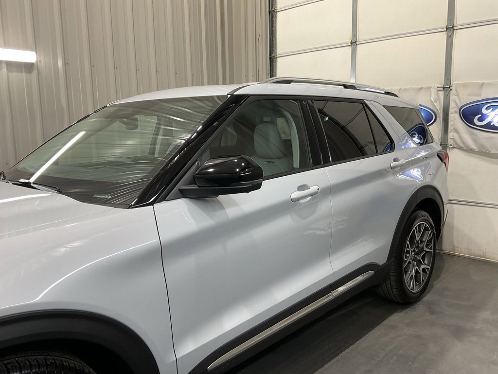 Used 2025 Ford Explorer Platinum w/ Ultimate Package image 5