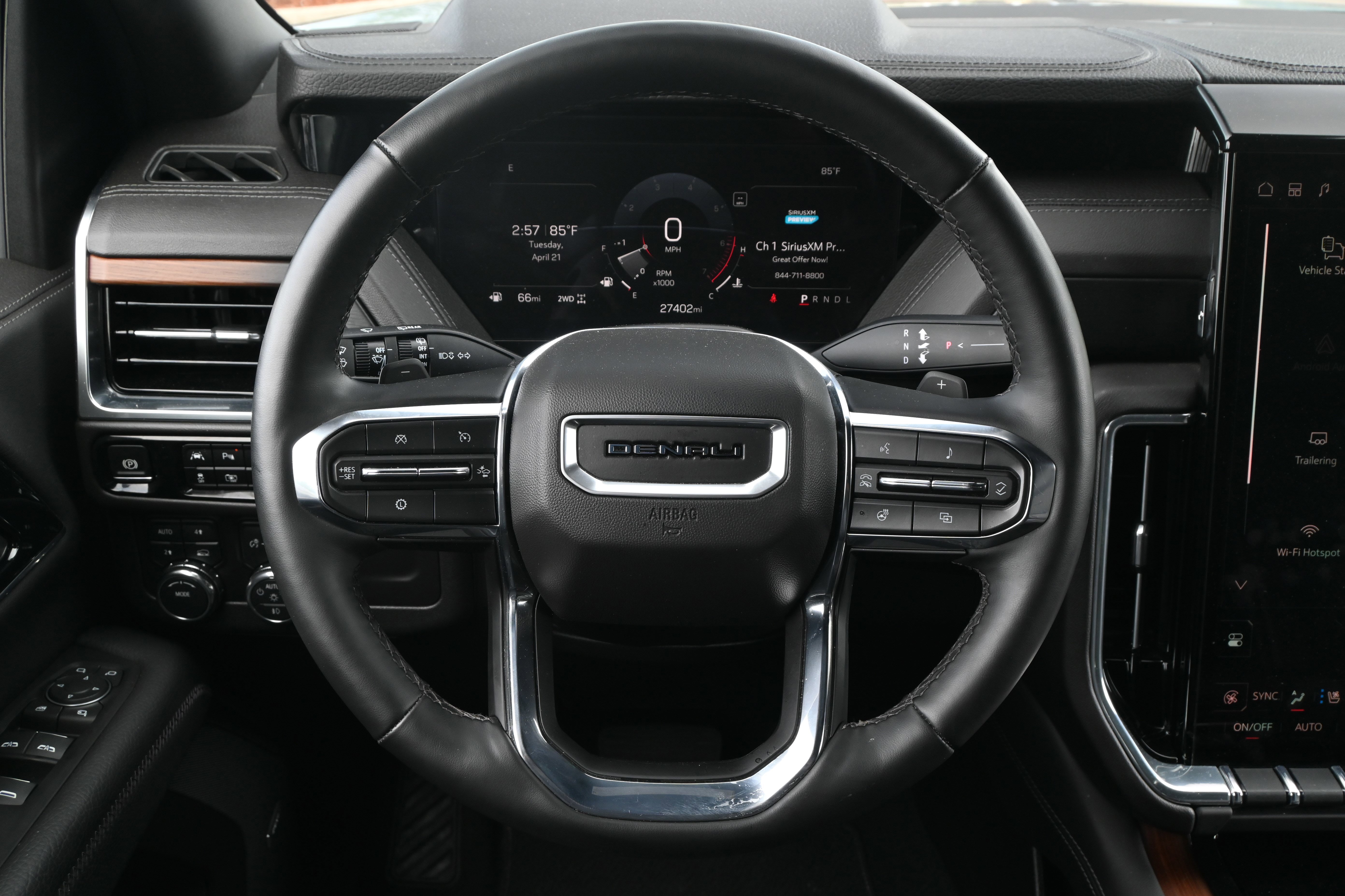 Used 2025 GMC Yukon Denali AWD/4WD image 17