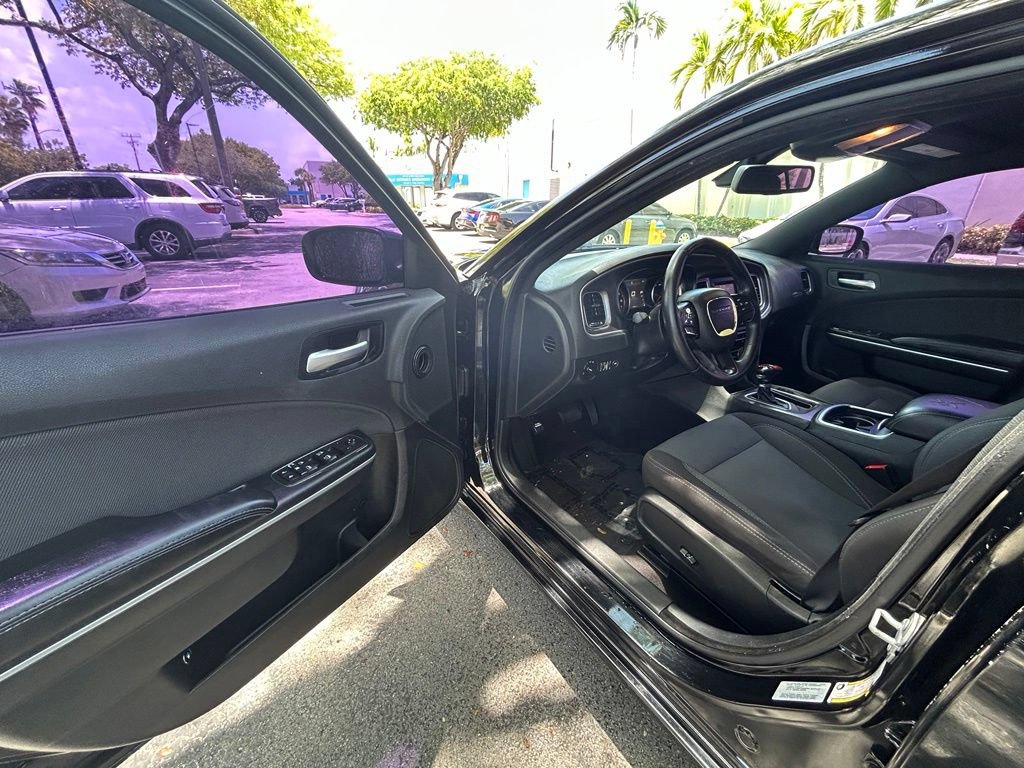 Used 2017 Dodge Charger SE RWD image 15