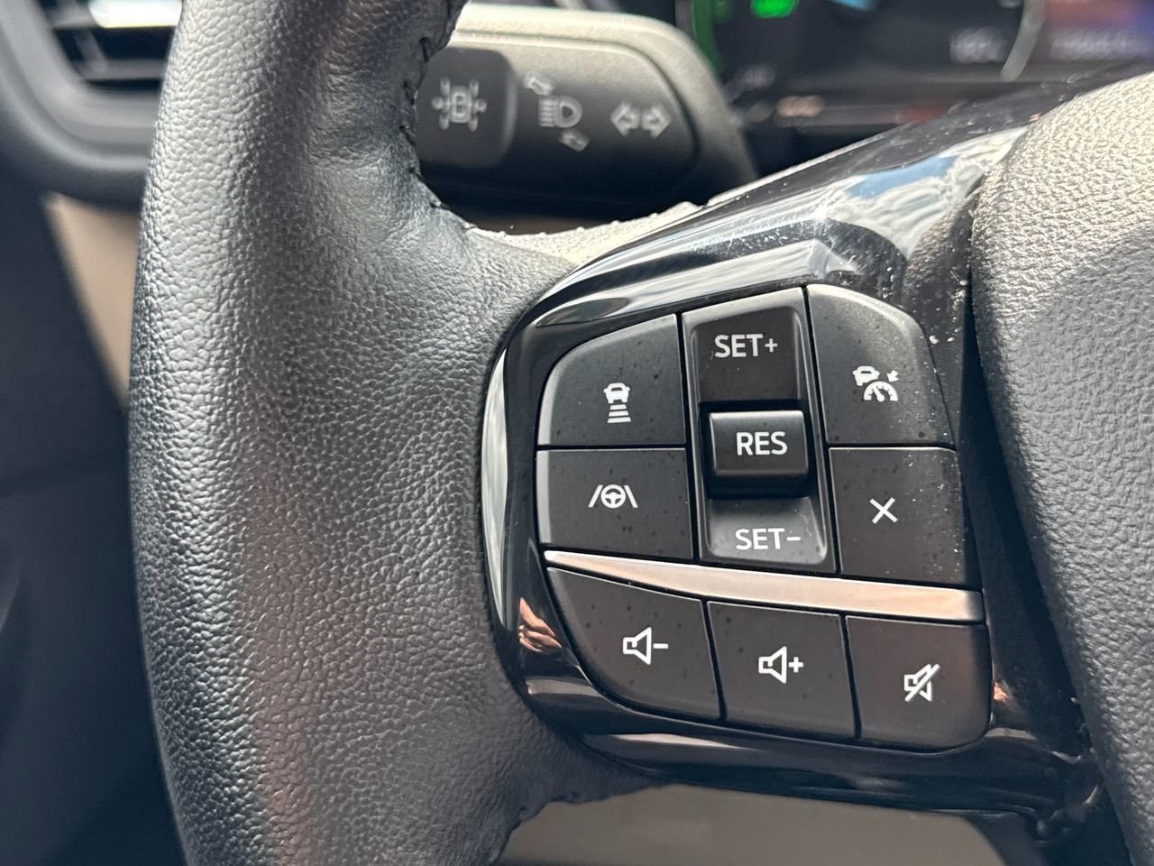 Used 2021 Ford Escape SEL image 28