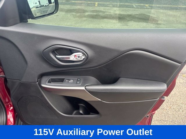 Used 2019 Jeep Cherokee Latitude Plus w/ Comfort/Convenience Group AWD/4WD image 15