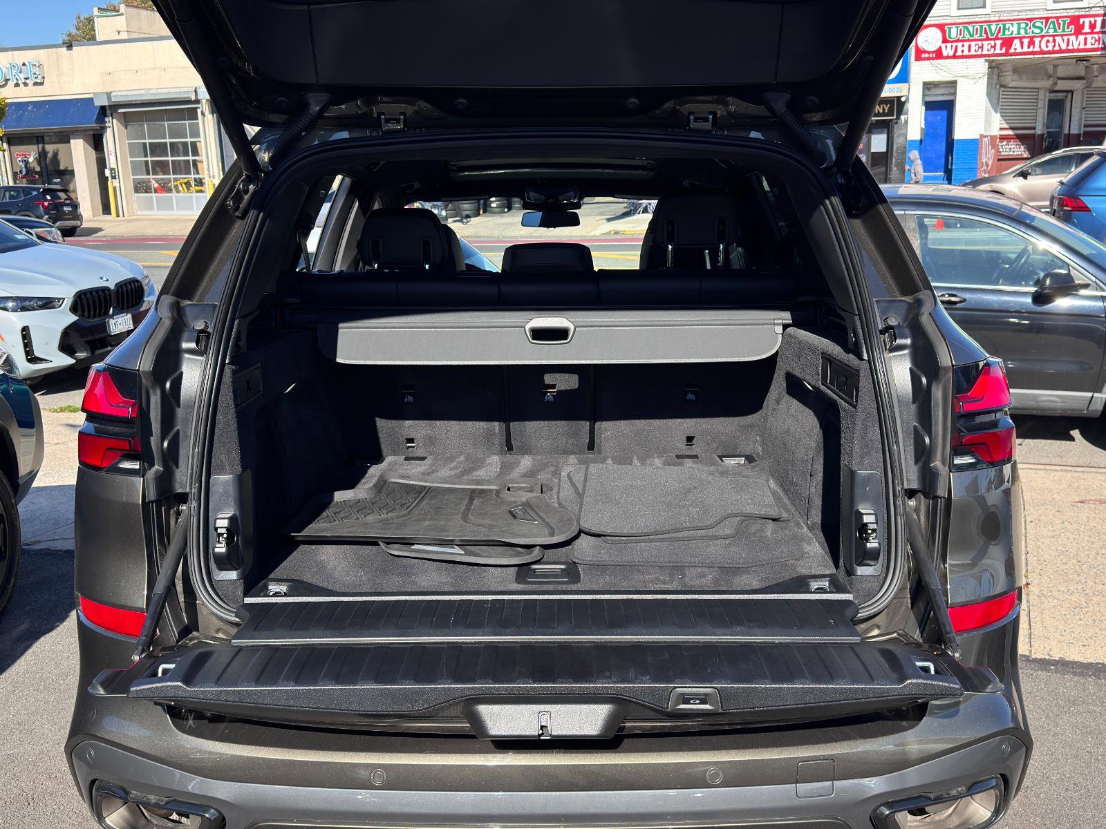 Used 2025 BMW X5 xDrive40i w/ M Sport Package image 8