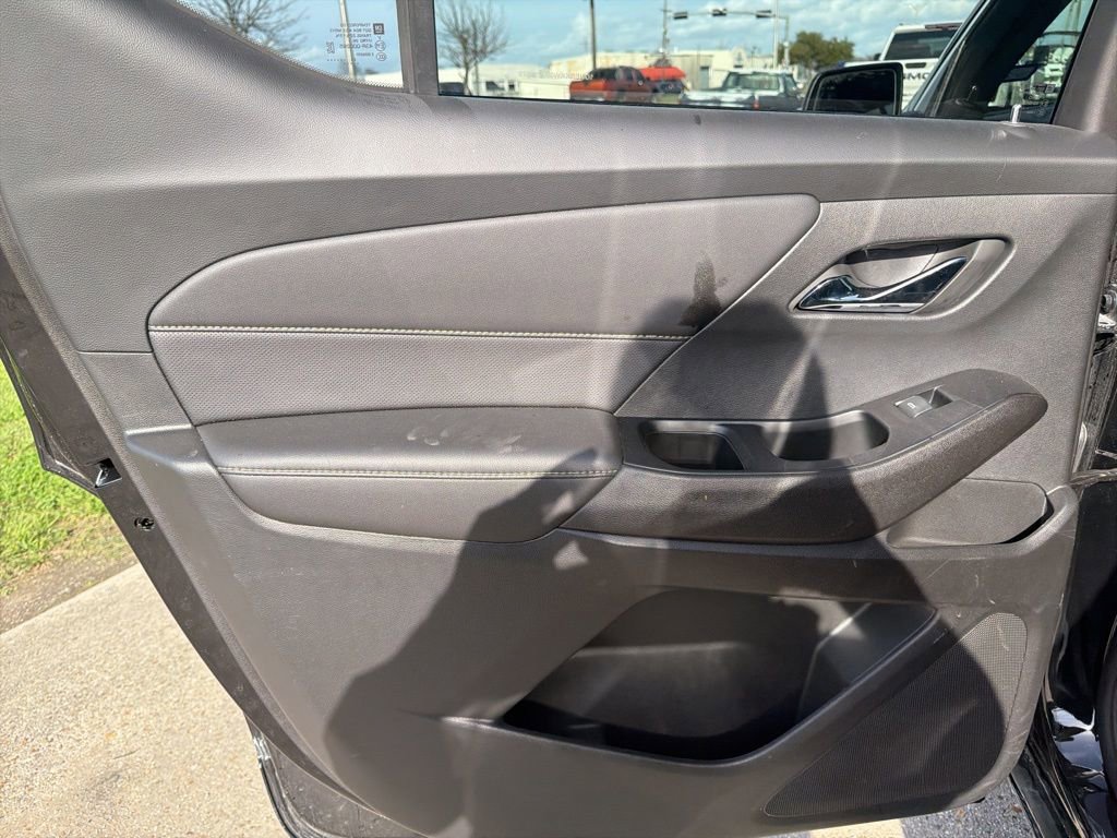 Used 2023 Chevrolet Traverse Premier FWD image 14