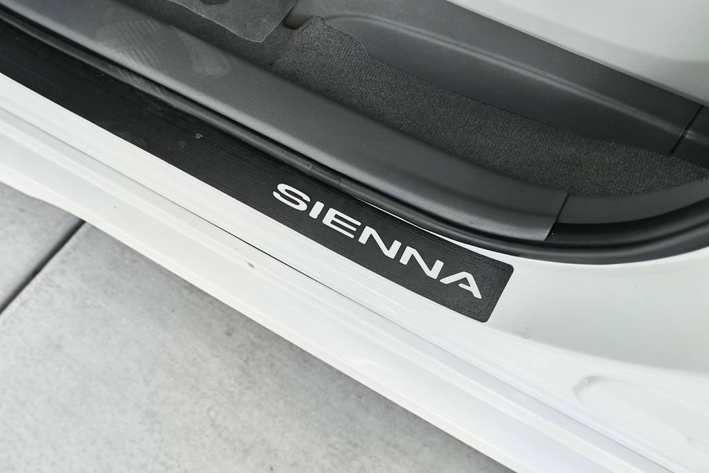 Used 2020 Toyota Sienna XLE w/ XLE Navigation Package image 17