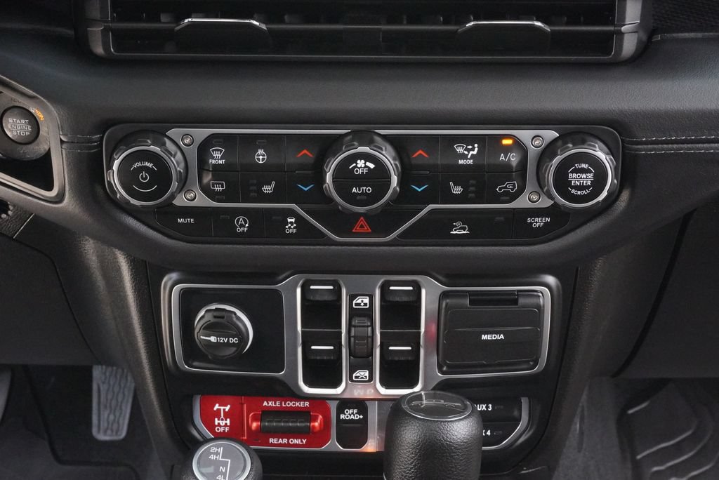 Used 2025 Jeep Gladiator Mojave w/ Convenience Group AWD/4WD image 14