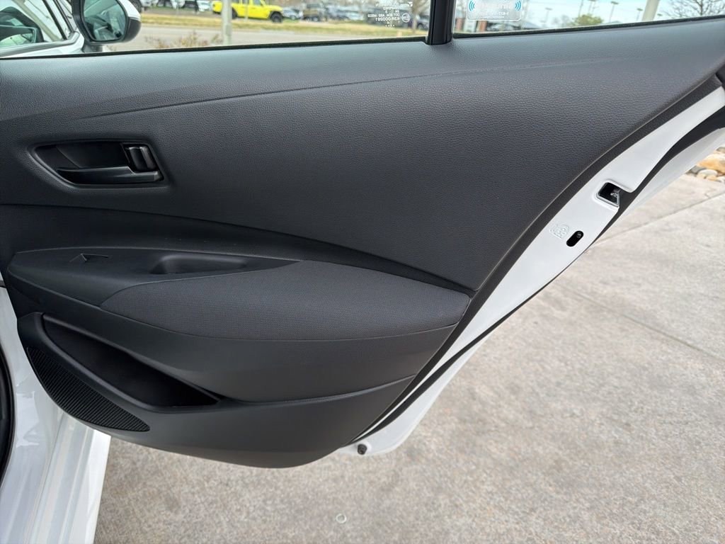 Used 2023 Toyota Corolla LE w/ Carpet Mat Package (TMS) image 27