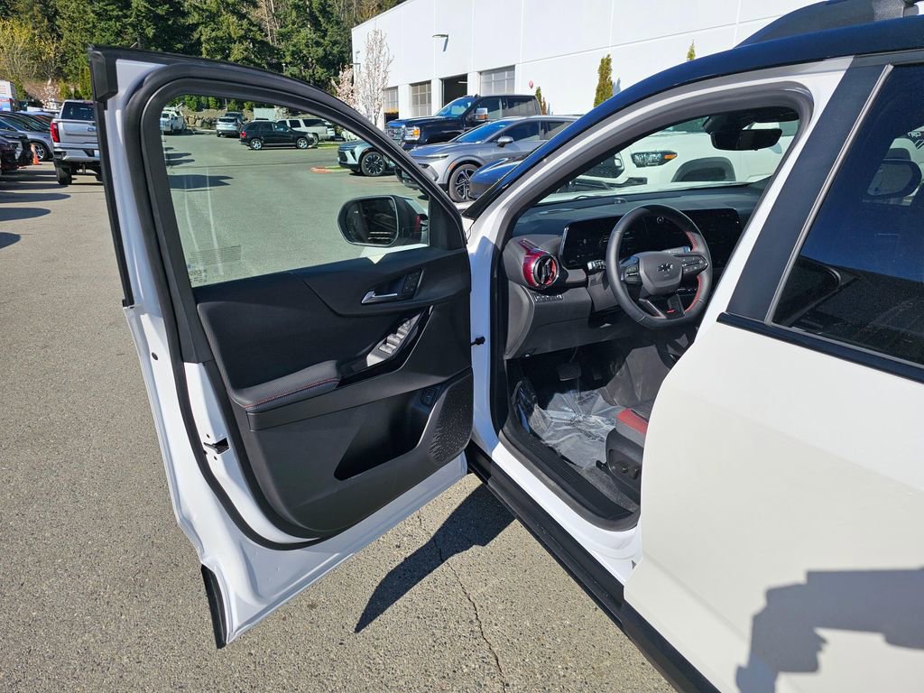 Used 2025 Chevrolet Equinox RS w/ Safety and Technology Package image 18