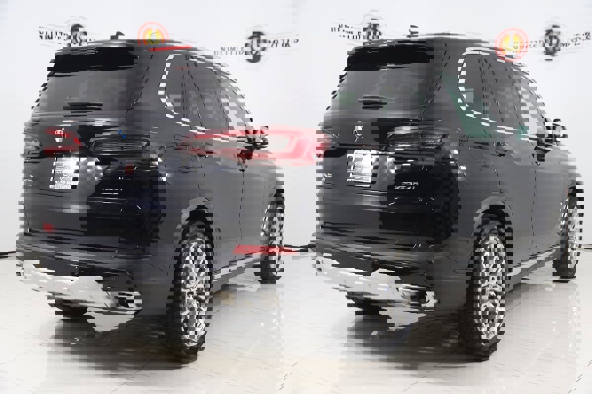 Used 2023 BMW X5 xDrive40i w/ Premium Package image 3