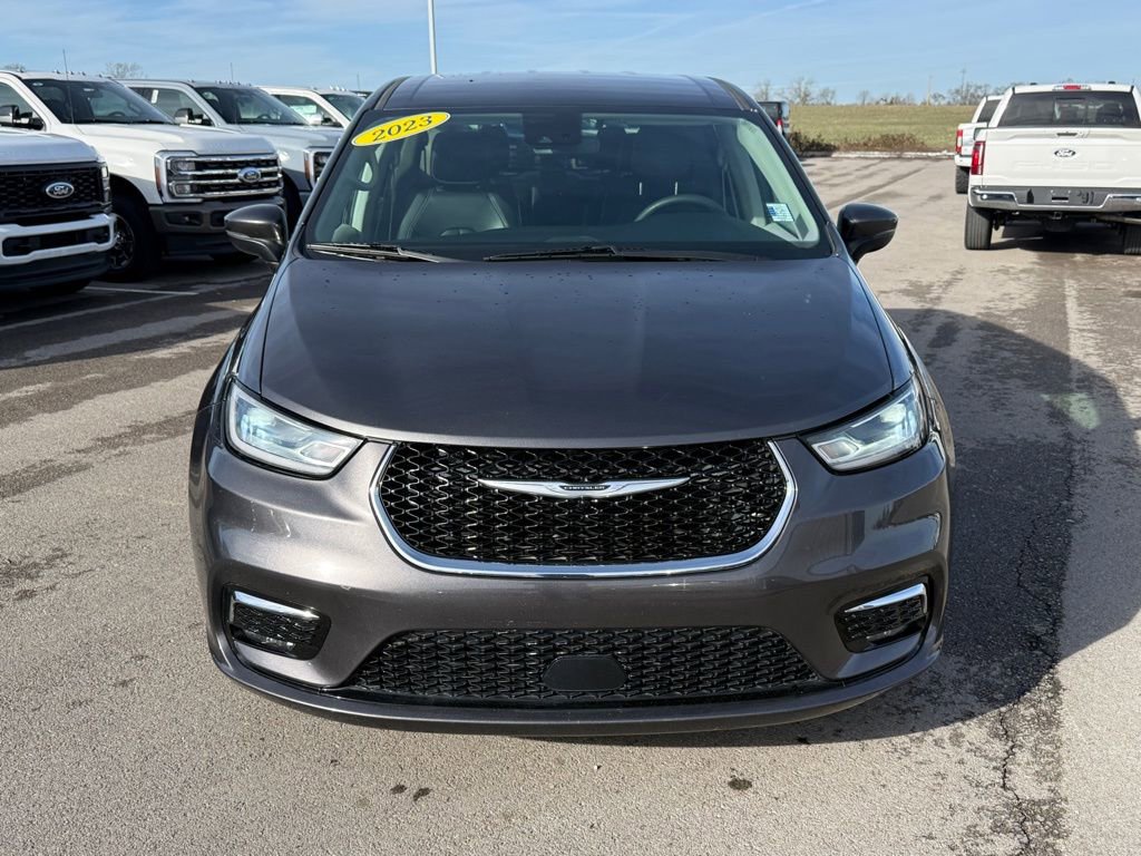 Used 2023 Chrysler Pacifica Touring-L image 36