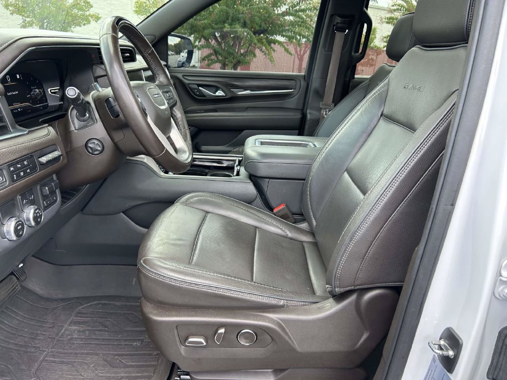 Used 2023 GMC Yukon Denali w/ Denali Reserve Package RWD image 16