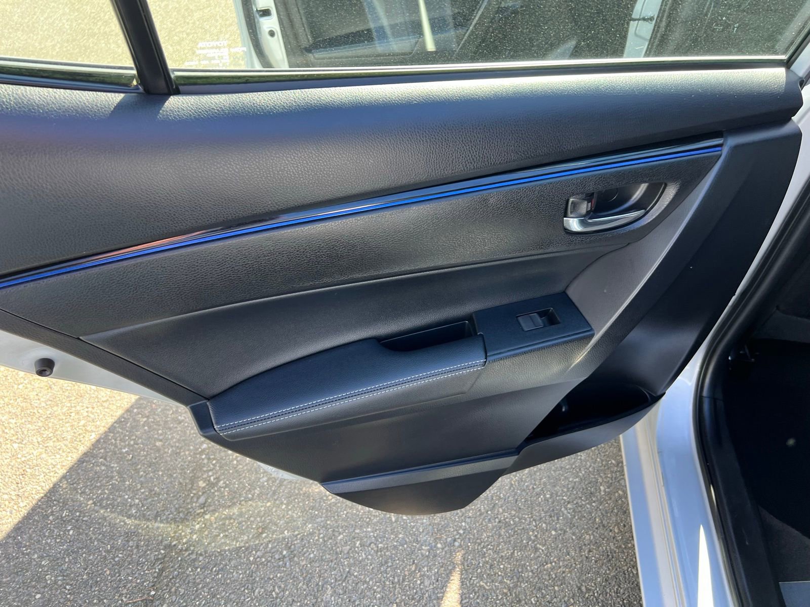 Used 2017 Toyota Corolla SE w/ Carpet Mat Package (TMS) FWD image 21