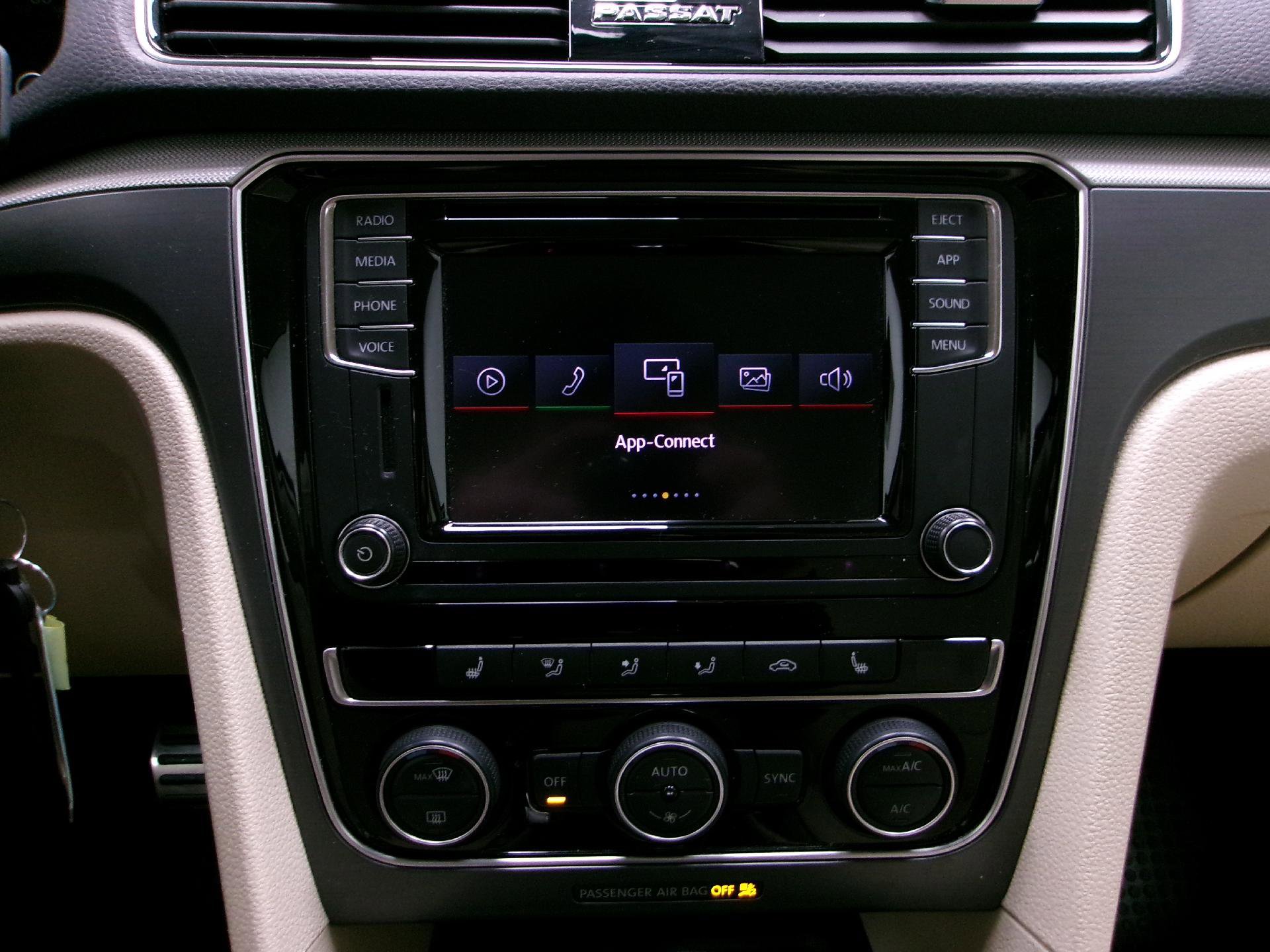 Used 2018 Volkswagen Passat 2.0T S image 10