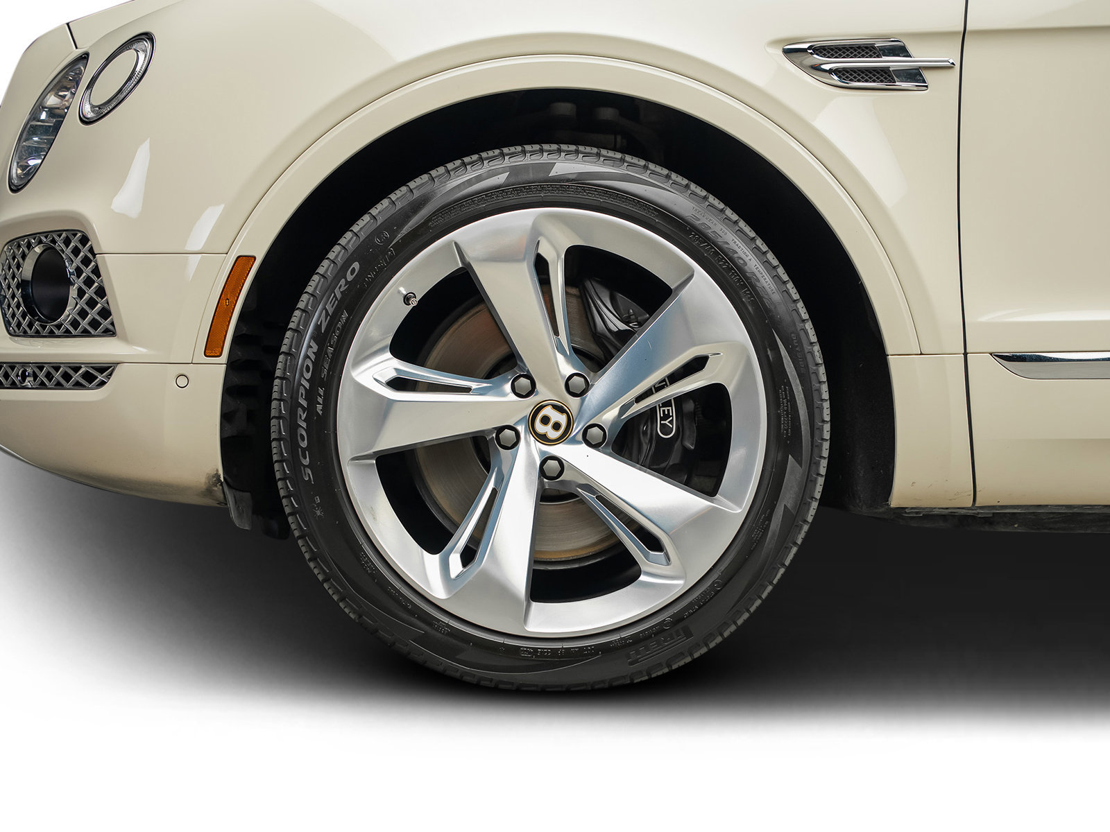 Used 2019 Bentley Bentayga AWD/4WD image 19