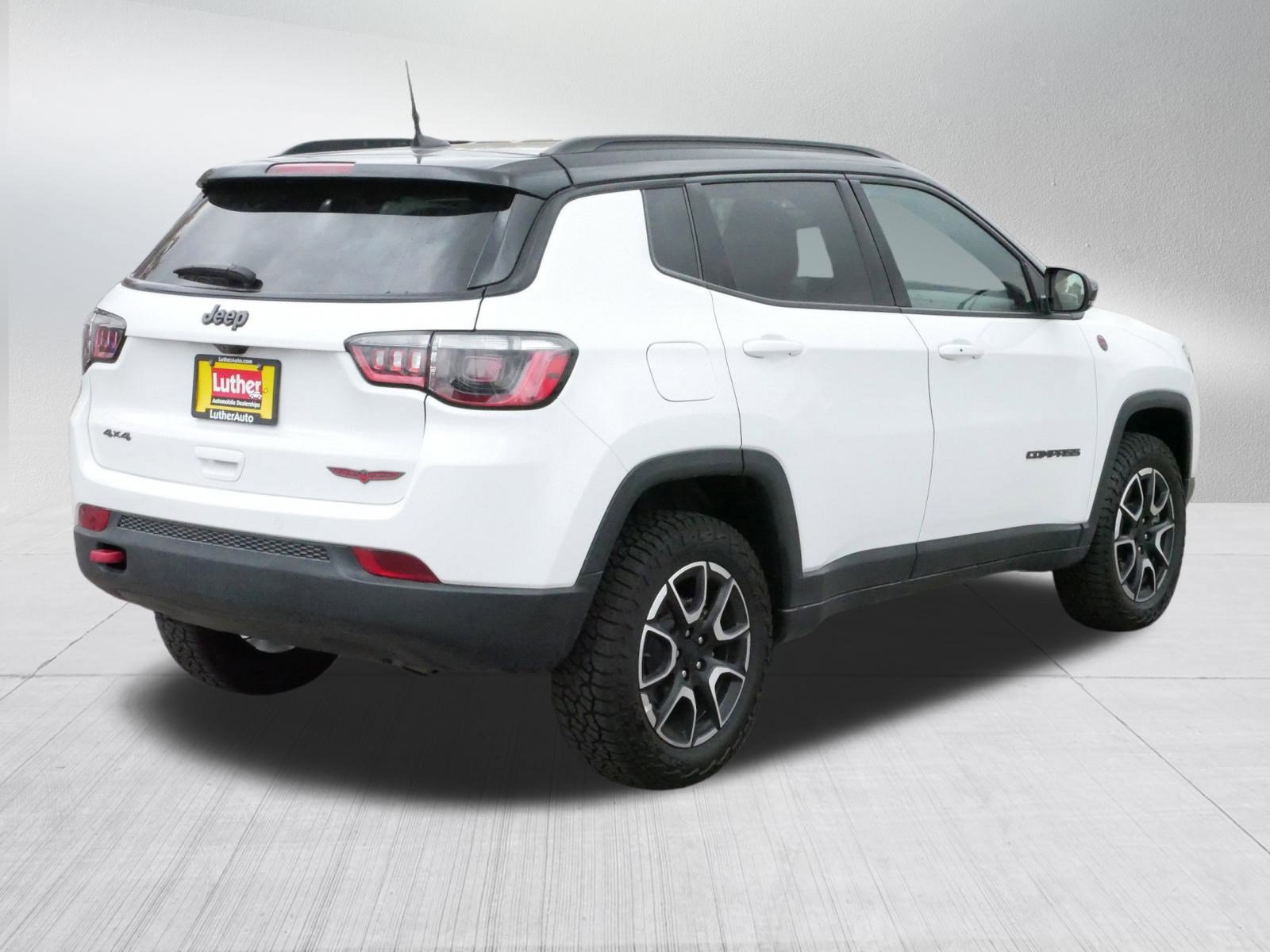 Used 2024 Jeep Compass Trailhawk image 7