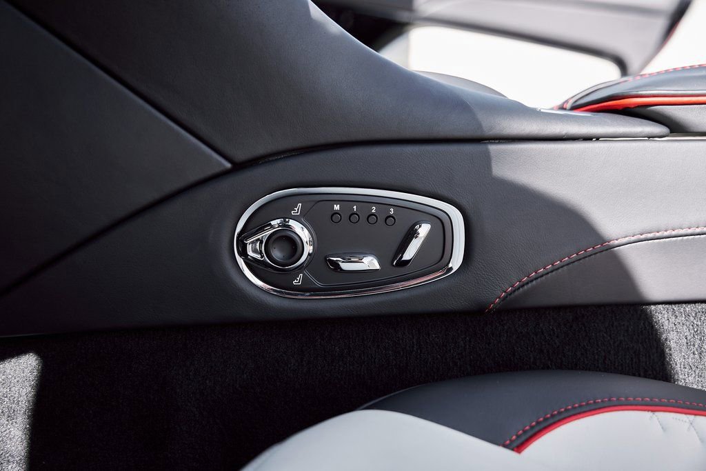 Used 2023 Aston Martin DBS Superleggera Volante RWD image 36