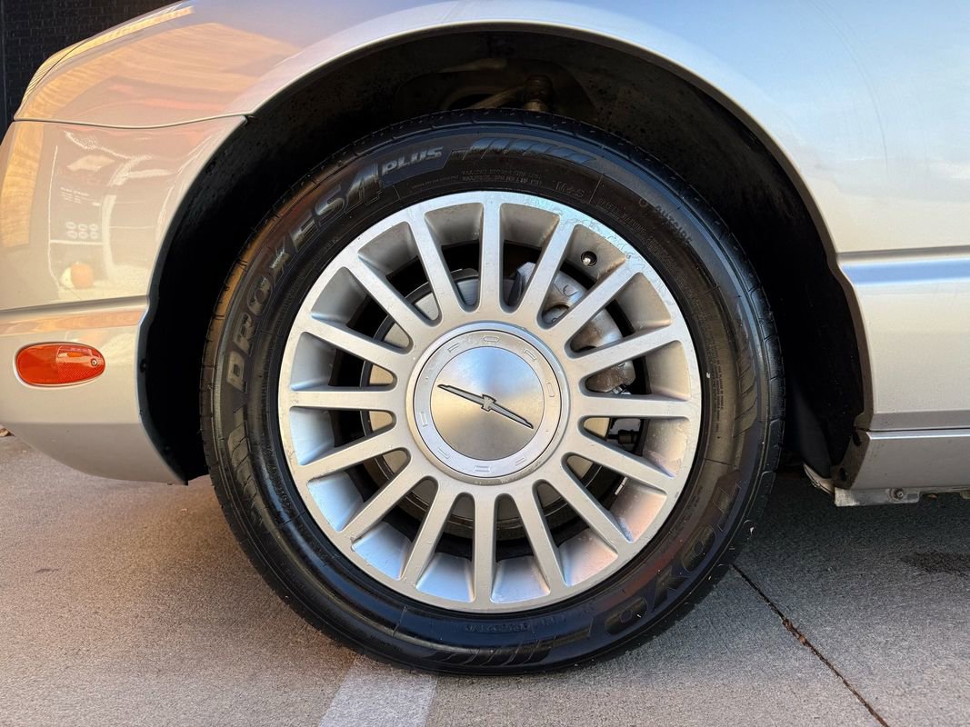 Used 2004 Ford Thunderbird image 35