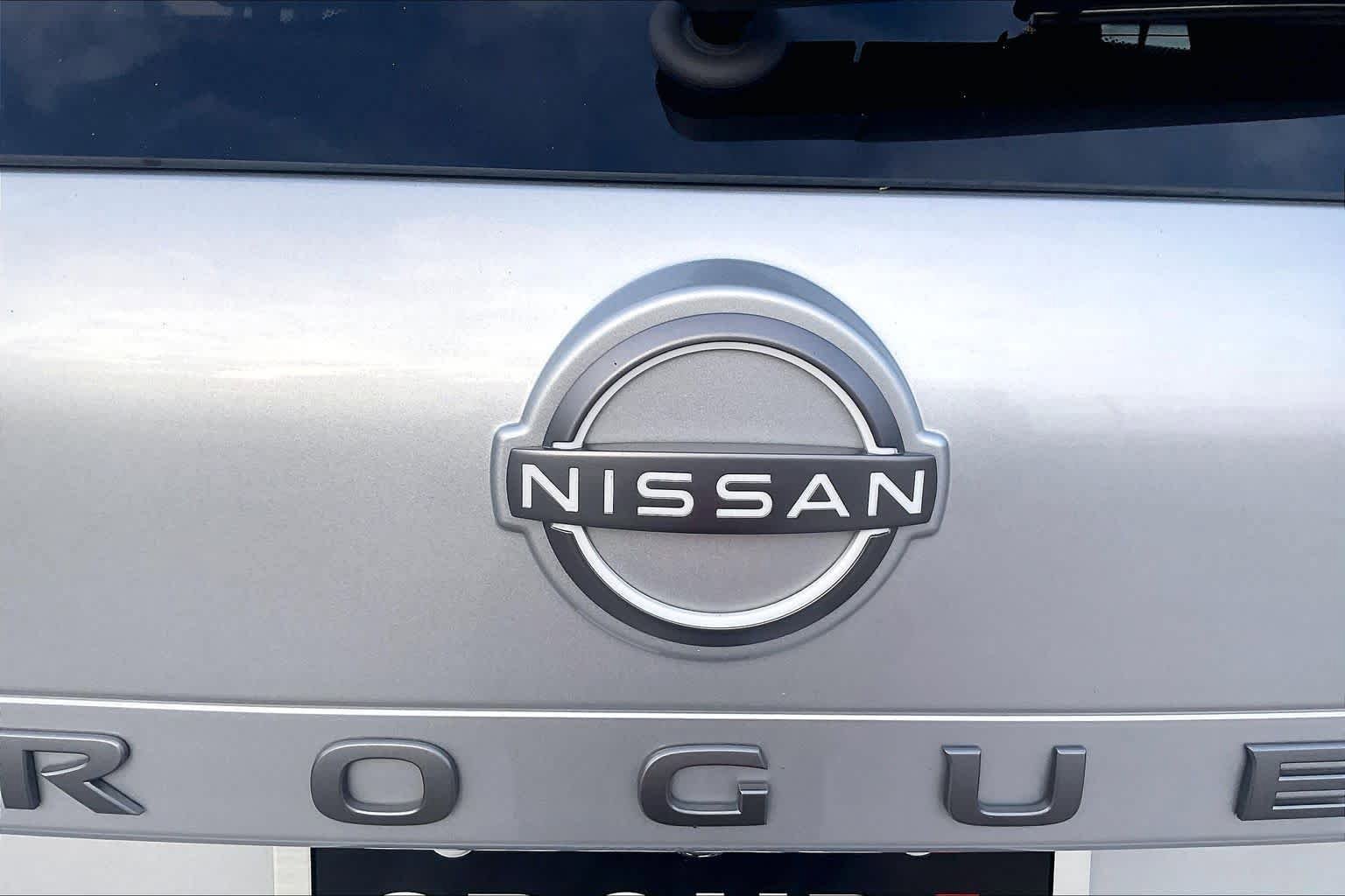 Used 2025 Nissan Rogue SV image 10
