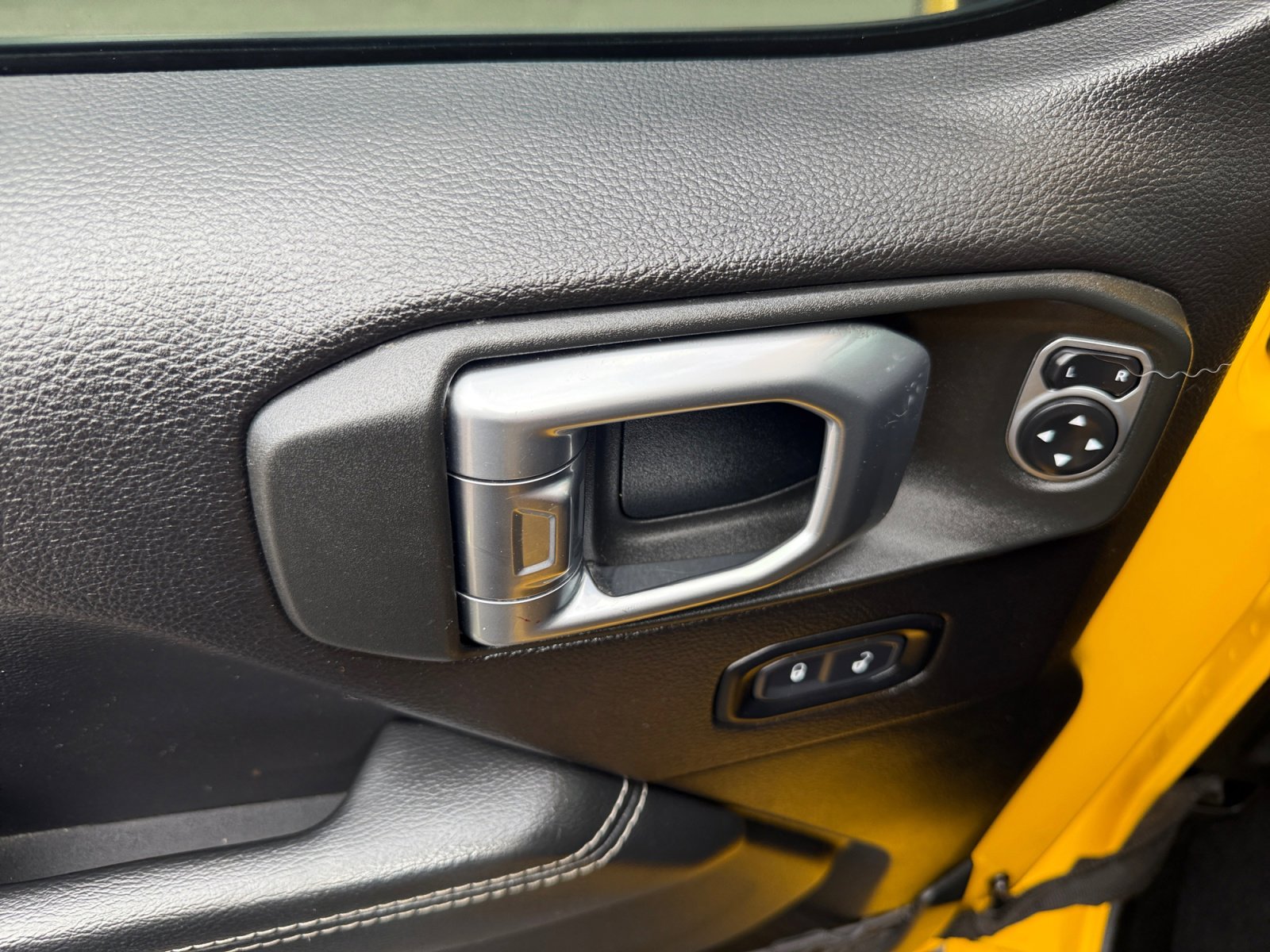 Used 2019 Jeep Wrangler Unlimited Sahara w/ Uconnect 4C Nav & Sound Group image 13