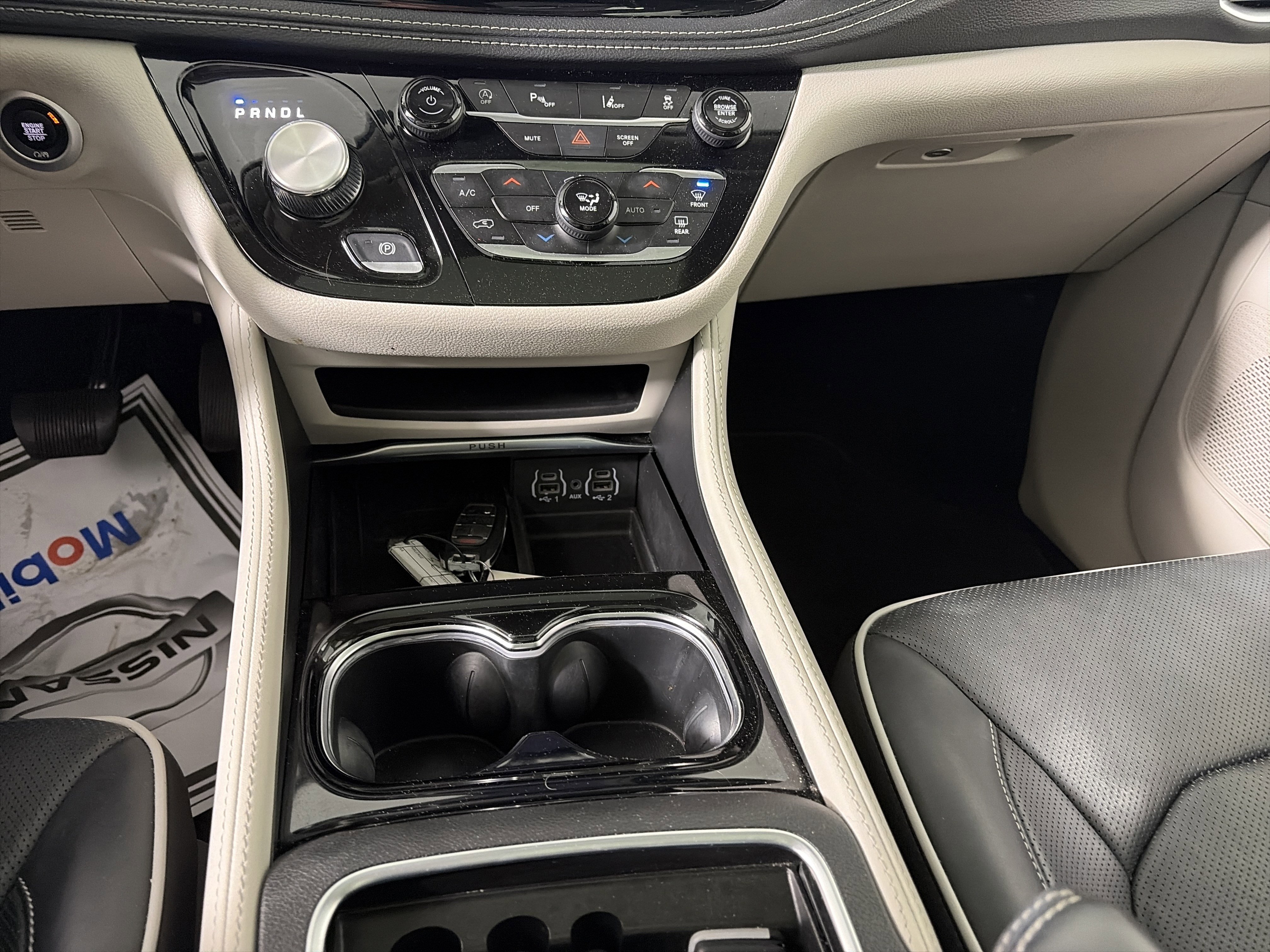 Used 2024 Chrysler Pacifica Limited image 36