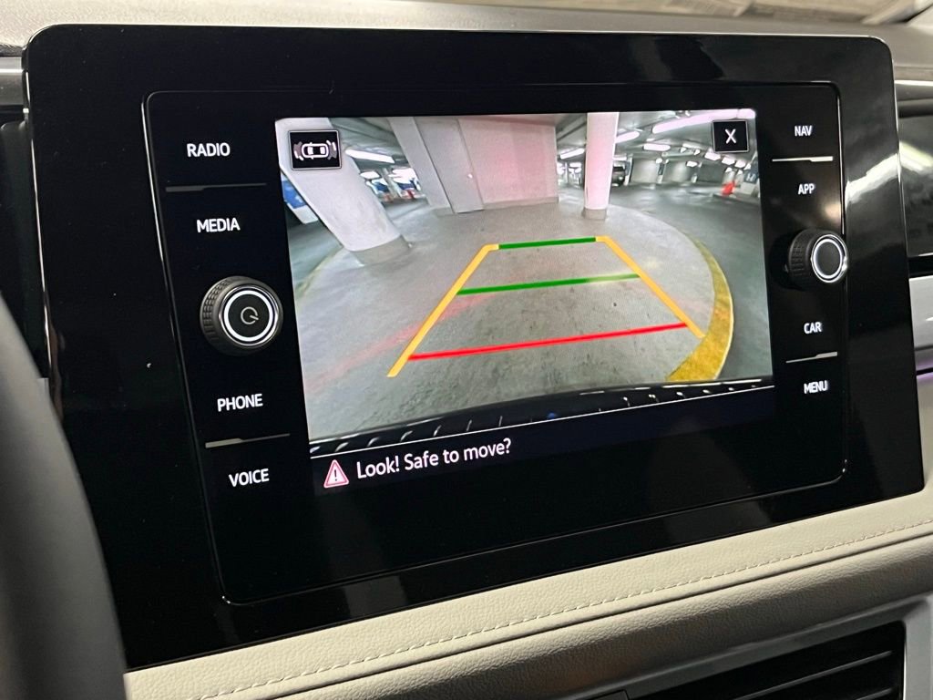 New 2025 Volkswagen Taos SEL image 28