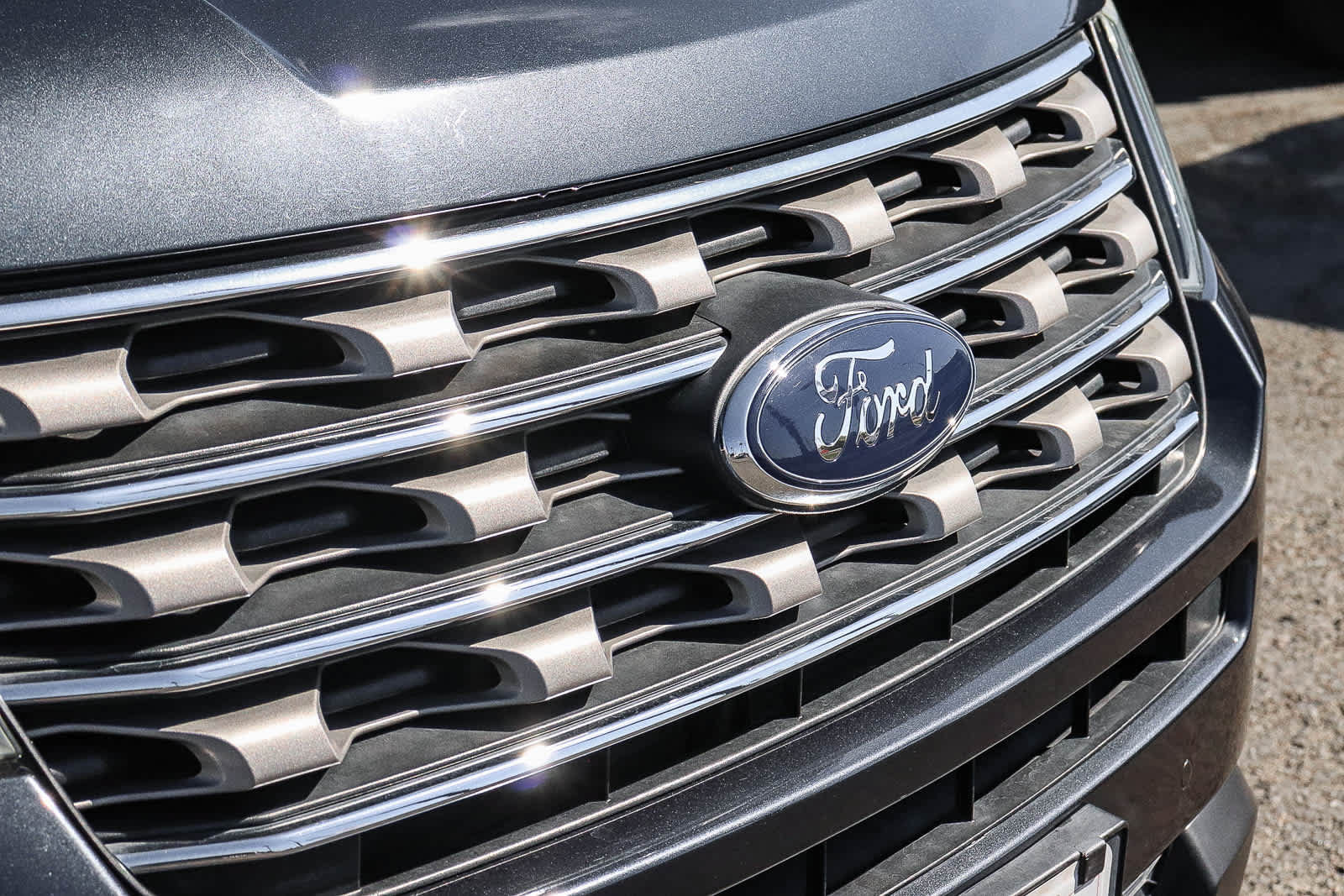 Used 2017 Ford Explorer XLT w/ Equipment Group 202A FWD image 6