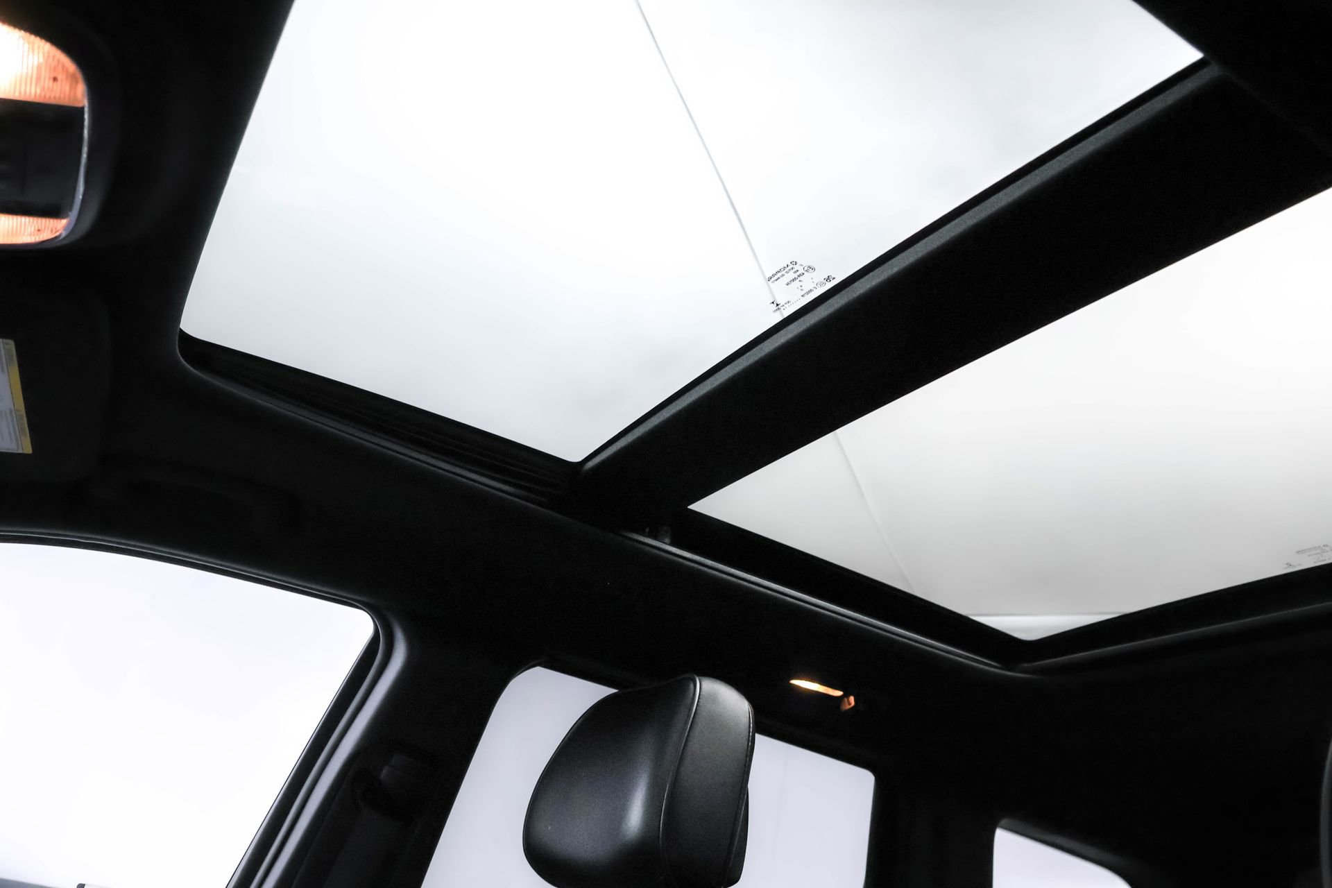 Used 2015 Jeep Grand Cherokee Overland w/ Advanced Technology Group image 9