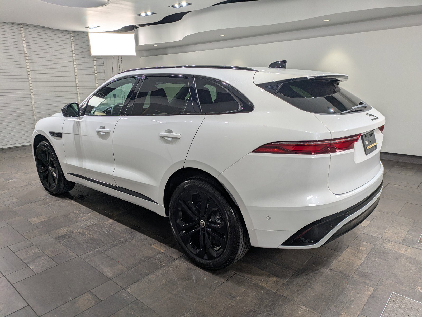 New 2026 Jaguar F-PACE R-Dynamic S image 3