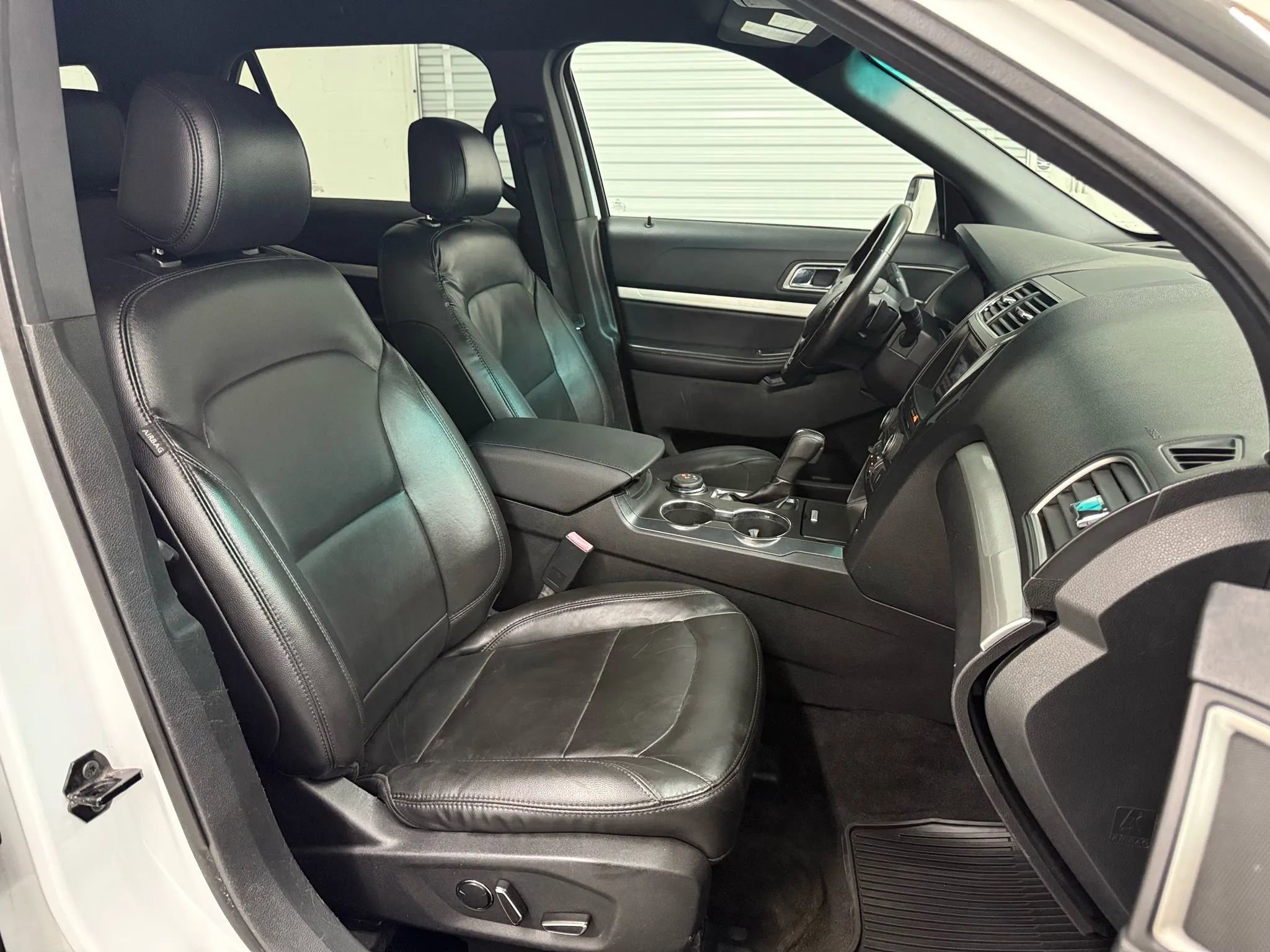 Used 2016 Ford Explorer XLT w/ Equipment Group 202A image 22
