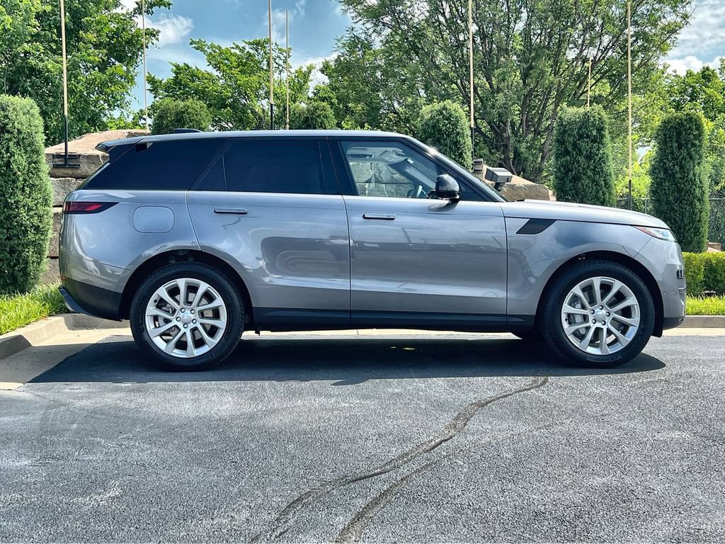 Used 2023 Land Rover Range Rover Sport SE AWD/4WD image 6