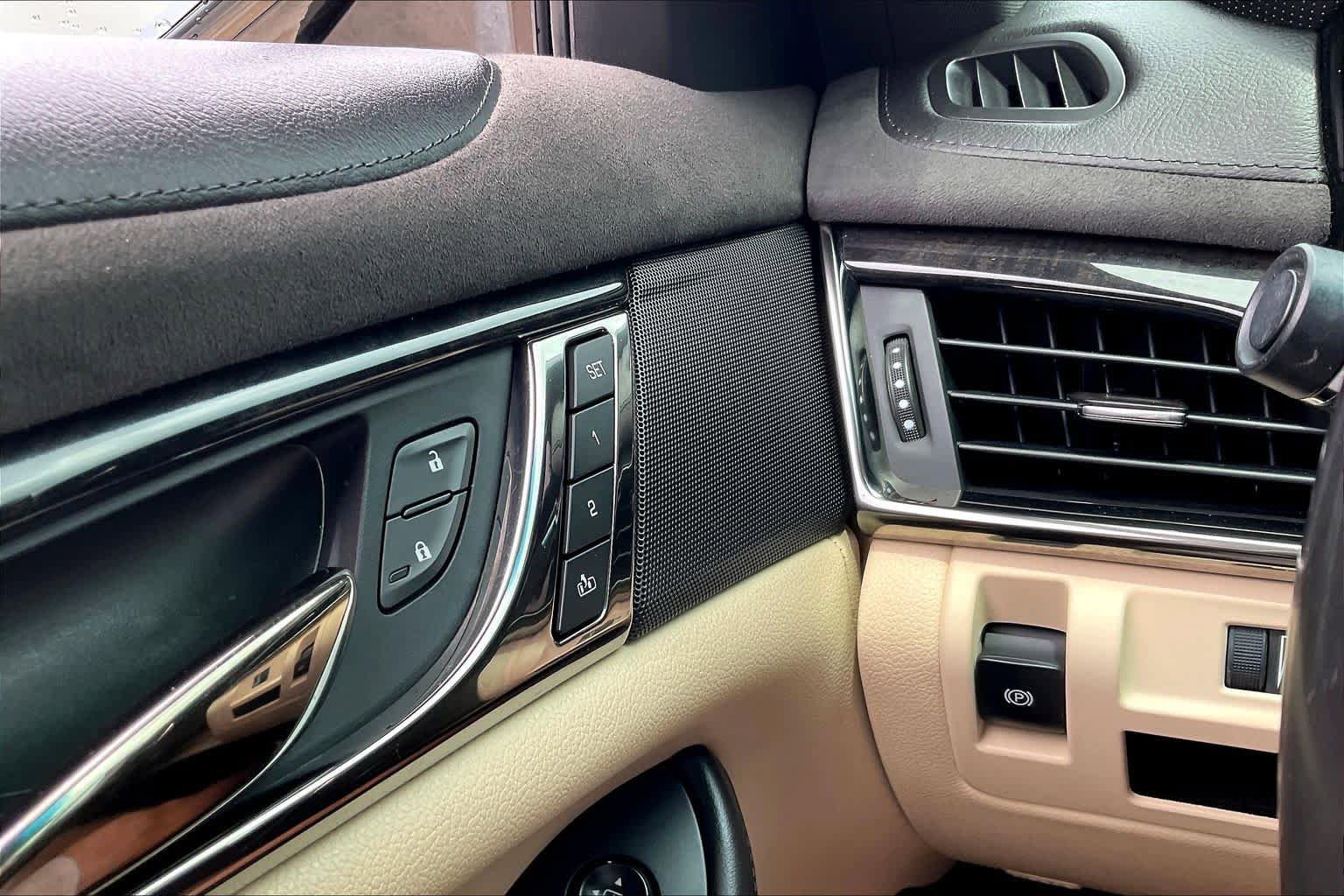 Used 2019 Cadillac CTS Luxury RWD image 33
