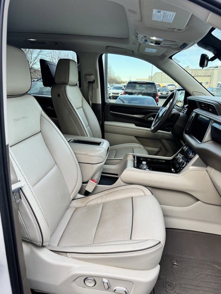 Used 2021 GMC Yukon Denali w/ Denali Premium Package image 9