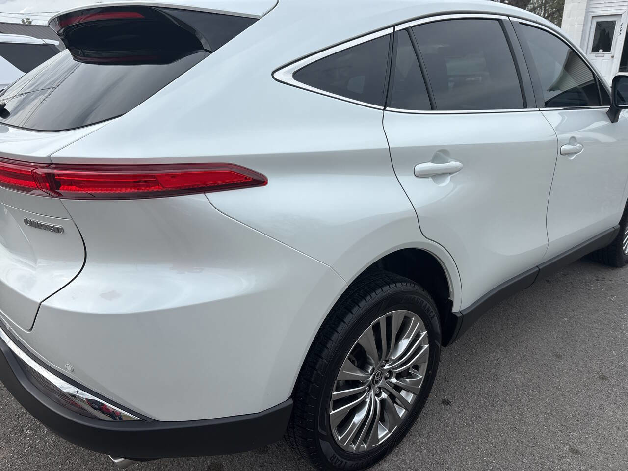 Used 2024 Toyota Venza Limited image 10