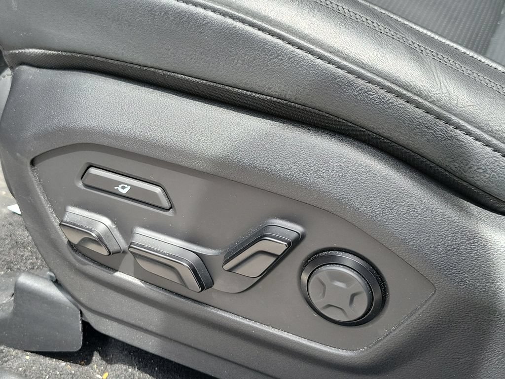 Used 2025 Hyundai Santa Fe Calligraphy AWD/4WD image 8