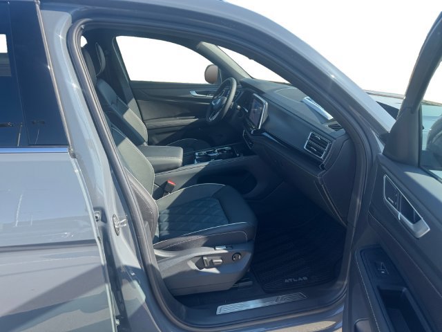 New 2026 Volkswagen Atlas Cross Sport SEL Premium R-Line AWD/4WD image 13