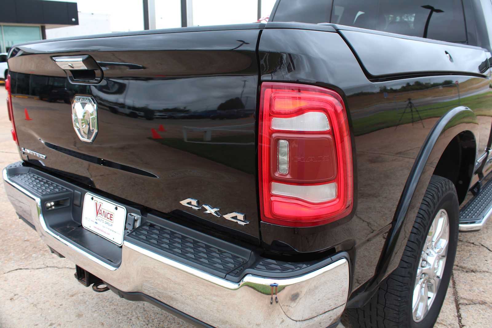 Used 2022 RAM 3500 Limited w/ Towing Technology Group AWD/4WD image 17