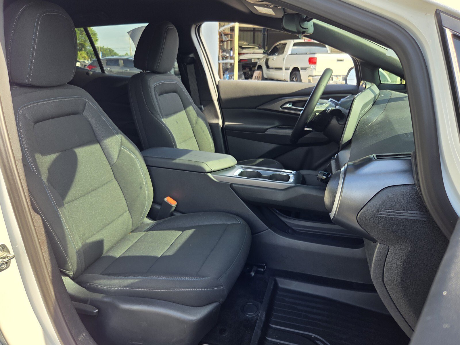Used 2026 Chevrolet Equinox EV LT w/ Comfort Package FWD image 17
