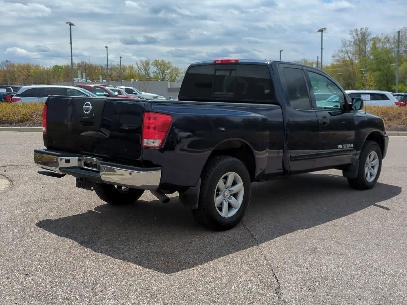 Used 2011 Nissan Titan SV w/ SV Value Truck Pkg AWD/4WD image 8