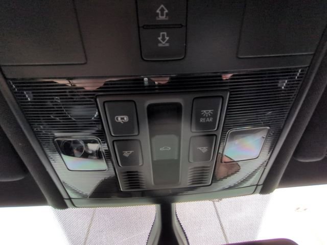 Used 2020 Volkswagen Tiguan SE R-Line image 33