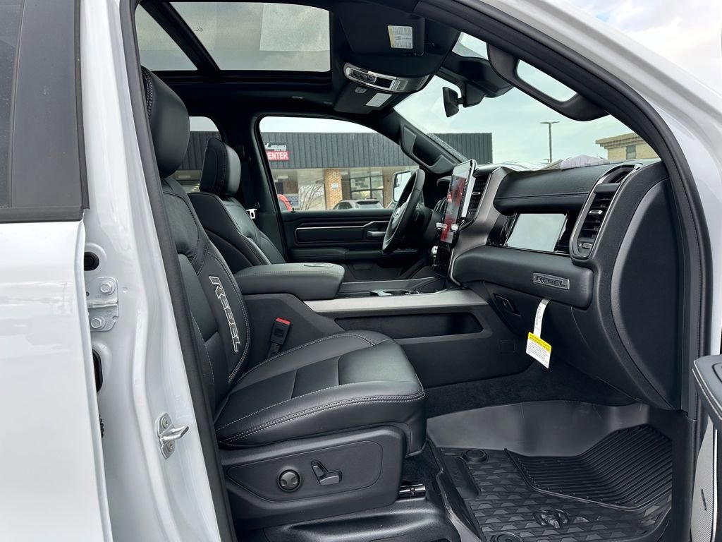 New 2026 RAM 1500 Laramie AWD/4WD image 18