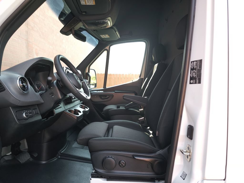 Used 2025 Mercedes-Benz Sprinter 4500 w/ Parking Package image 7