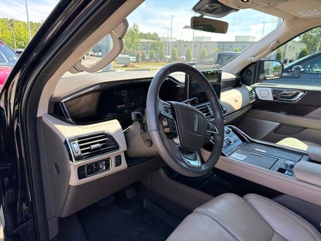Used 2023 Lincoln Navigator Reserve AWD/4WD image 11