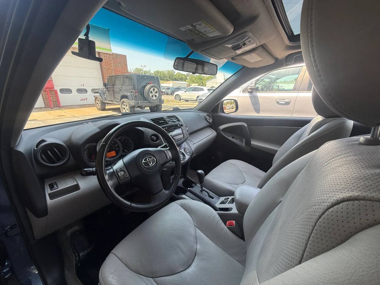 Used 2011 Toyota RAV4 Limited w/ Limited Extra Value Pkg AWD/4WD image 26