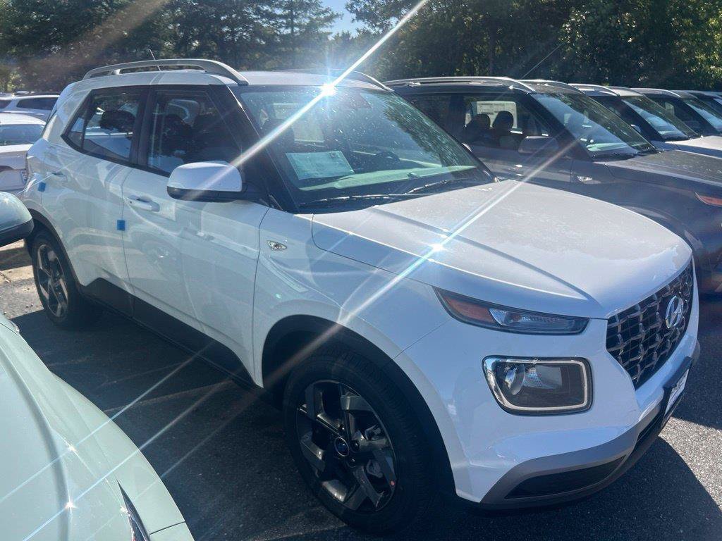 New 2026 Hyundai Venue SEL FWD image 2