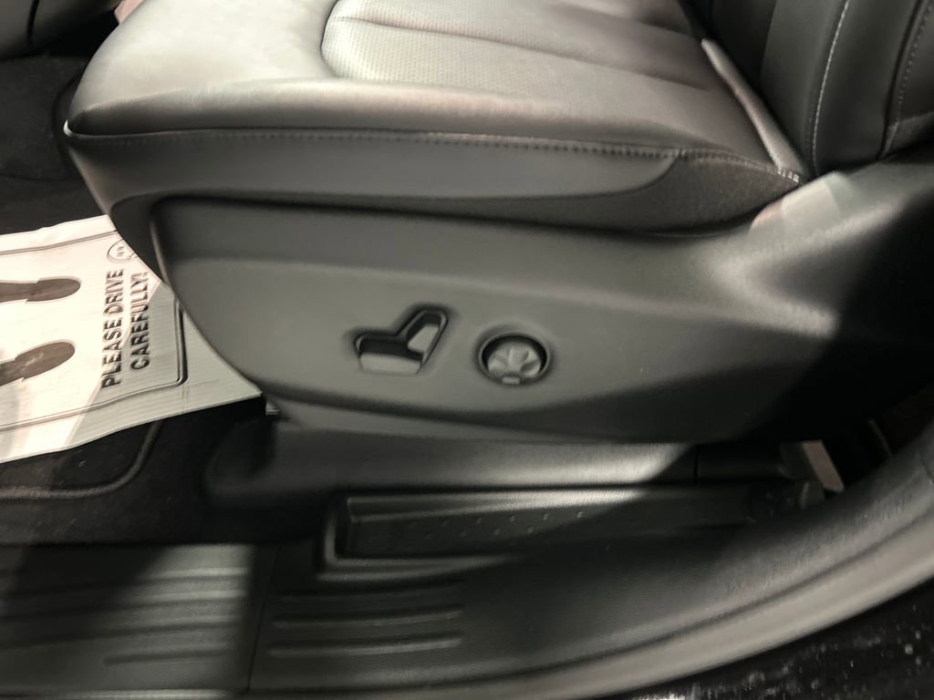 New 2026 Chrysler Pacifica Select FWD image 11